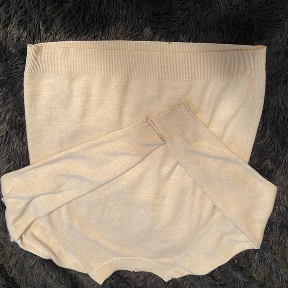 sweater - Picture 1 of 3